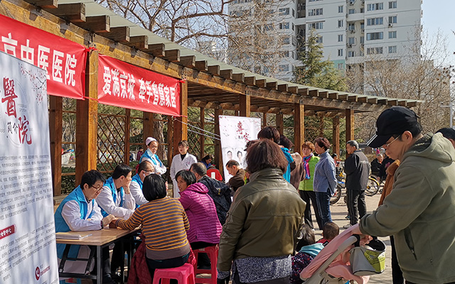 【学雷锋日】乐鱼体育,（中国）网站首页举办“爱满京城，牵手智慧家医”志愿服务活动(图2)